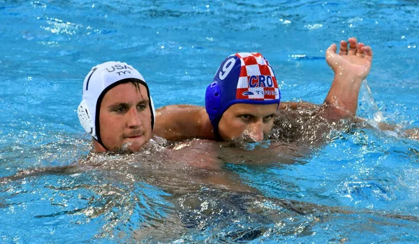 Sukno Roelse Alex karşı oynarken Sandro