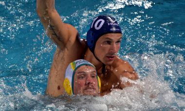 Varga Denes Gilchrist Jarrod ile savaşır