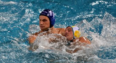 Varga Denes Gilchrist Jarrod ile savaşır 