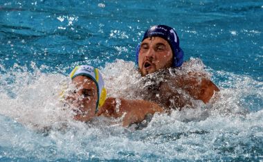 Mezei Tamas Ford George ile savaşır