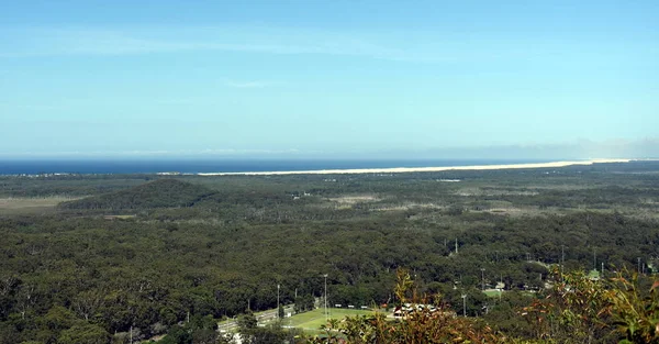 从甘甘瞭望百合山到斯托克顿海滩和安娜湾 澳大利亚新南威尔士州的丘陵和海岸线 — 图库照片