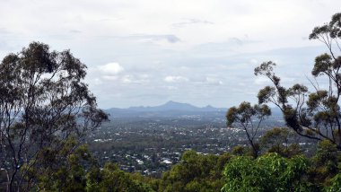 Panoramik Brisbane dan Mt-Sakarmeke-Tha uyanık, Queensland, Avustralya