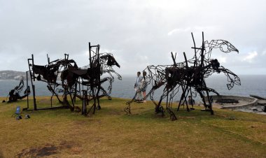 Sydney, Avustralya - 27 Ekim 2017. Harrie Fasher: Son masrafla. Heykel deniz kenarında Coogee sahil yürüyüş için Bondi tarafından dünyanın en büyük ücretsiz kamusal alanlardaki eserlerinden sergiler..