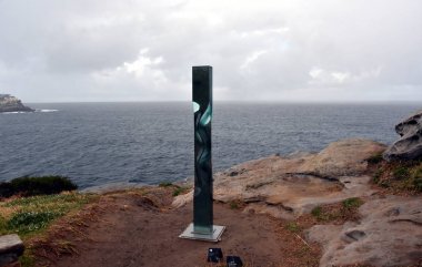 Sydney, Avustralya - 27 Ekim 2017. Toshio Iezumi: M.171001. Heykel deniz kenarında Coogee sahil yürüyüş için Bondi tarafından dünyanın en büyük ücretsiz kamusal alanlardaki eserlerinden sergiler..