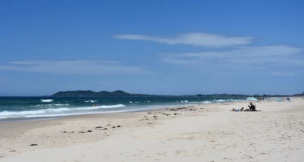 Plage Byron Dans Après Midi Ensoleillé Avec Ciel Bleu Byron — Photo