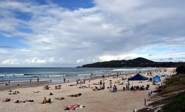 Byron Bay Australia Grudnia 2017 Ludzi Relaks Plaży Byron Południu — Zdjęcie stockowe