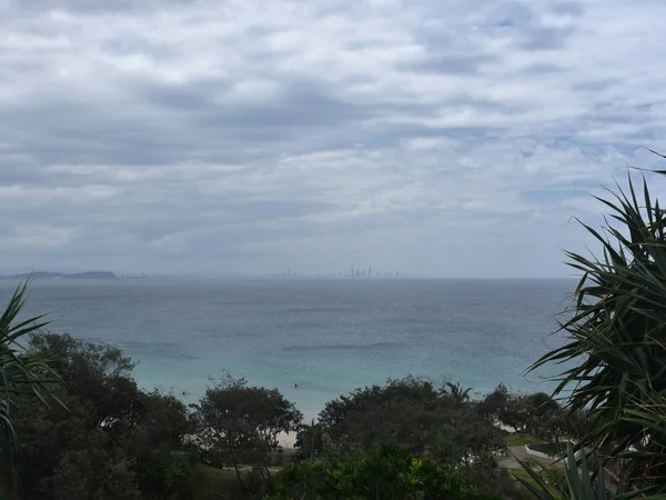 Vista Del Horizonte Gold Coast Desde Rainbow Bay Lookout Pat — Foto de Stock