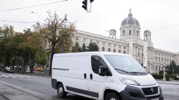 VIENNA, AUSTRIA - 12 ottobre 2016. Veduta della vita cittadina - Veduta del Kunsthistorisches Museum Wien — Video Stock