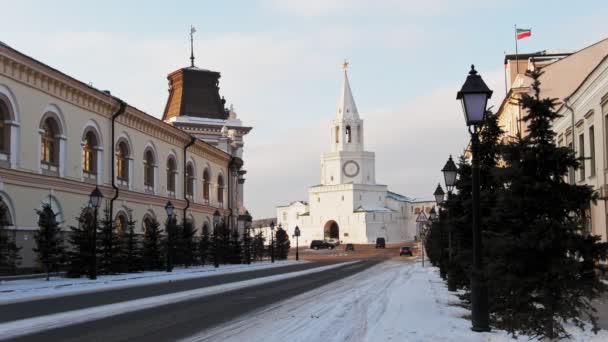 Казань, Россия, 30 ноября 2016 года, Казанский Кремль - популярное туристическое и культурное здание столицы Татарстана — стоковое видео