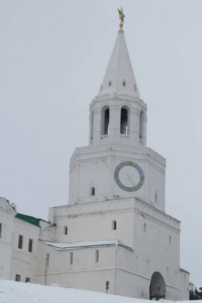 Kazan Kremlin-Spasskaya Frälsare Tower-berömda monument av tatar stan huvudstad — Stockfoto