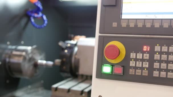 Panel de control de automático para el procesamiento de la máquina de metal, fondo industrial — Vídeo de stock