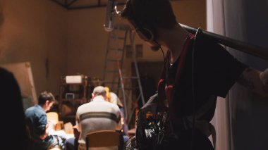 Film seti - sinema üzerinde çalışan ses mühendisi