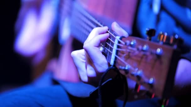 Musician in night club guitarist plays acoustic guitar, extremely close up — Stock Video