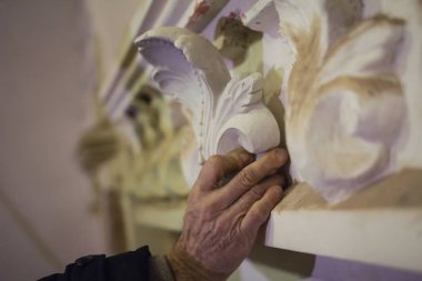 Konservasyon çalışmaları - sanat sıva bina duvardaki restorasyonu