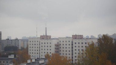 Hava bulutlu gökyüzü - yerleşim bölgesi sonbahar şehir panoraması