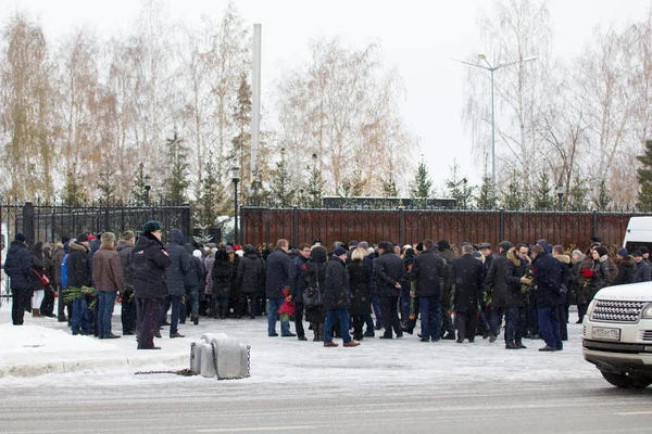 Kazan, Russia, 17 november 2016, formal event- meeting relatives crashed in the plane crash in international Airport at 2013 — Stock Photo, Image