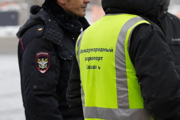 Kazan, Russia, 17 november 2016, Stuff of airpport - russian road policeman in uniform — Stock Photo, Image