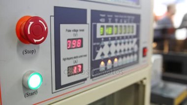 Kırmızı güç düğmesi - endüstriyel uzaktan kumanda. Enerji güvenliği - sistem yönetim paneli