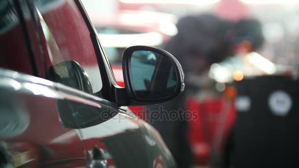 Fundo desfocado - Reparação de soldagem no serviço de carro — Vídeo de Stock