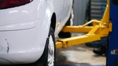 Beyaz araba tamiri, otomobil hizmet için asansörleri