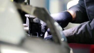 Otomobil Servisi, araba mekanik unscrewing cihazın yakın çekim