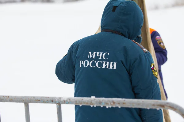 Emblem des Retters - russischer Moe-Spezialist - Symbol im Rücken — Stockfoto