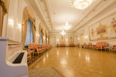 Kazan, Rusya Federasyonu - 16 Ocak 2017, City Hall - lüks ve güzel turistik yer - piyano antika iç