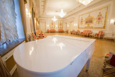 Kazan, Rusya Federasyonu - 16 Ocak 2017, City Hall - lüks ve güzel turistik yer - piyano iç