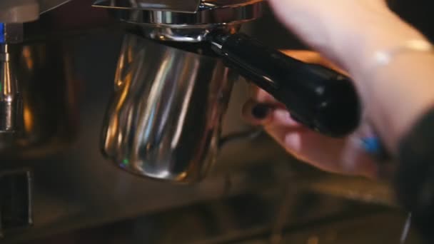 Coffee machine - drinking is poured into a cup of, cafe — Stock Video