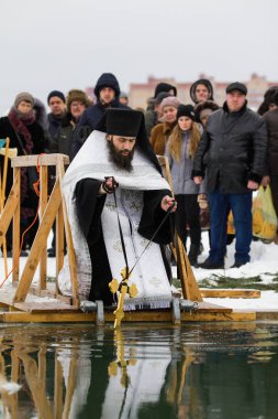 Kazan, Rusya - 19 Ocak 2017: İsa Christs vaftiz tatil kazanka Nehri üzerinde. Geleneksel kış şehir merkezinde banyo
