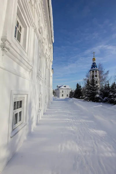 Kazan, Russia, 9 febbraio 2017, cortile all'interno del monastero di Zilant - edificio ortodosso più antico — Foto Stock