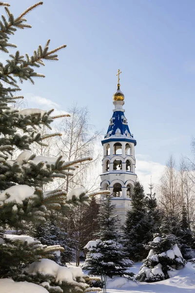 Kazan, Russia, 9 febbraio 2017, Monastero di Zilant - il più antico edificio ortodosso della città - campanile in inverno Russia — Foto Stock