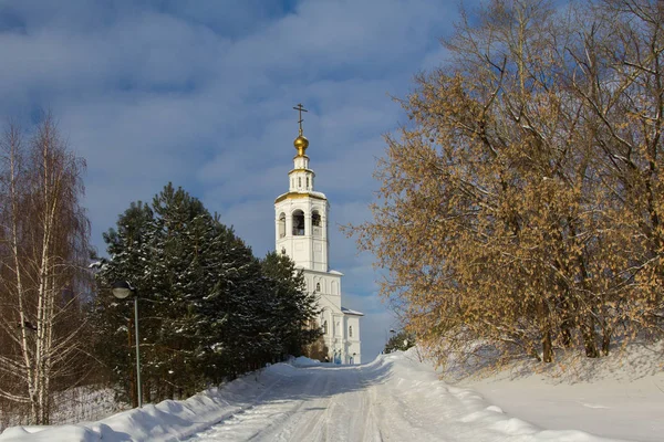 Kazan, Russia, 9 febbraio 2017, Monastero di Zilant - il più antico edificio ortodosso della città - paesaggio russo invernale, orizzontale — Foto Stock