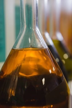 Tüpler - Kimya illüstrasyon renkli kimyasallar