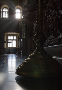 Christian Church - güneşli gün, Ortodoks Kilisesi Mumluk içinde siluet