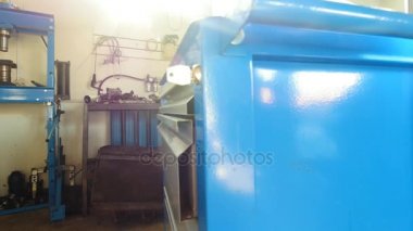 Bir dizi araç tamir - araba servisi güneşli gün için