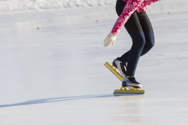 Kış spor kavram - altın buz pateni