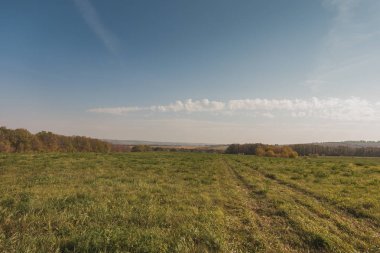 Kırsal manzara çayır ve haystacks - sonbahar açık