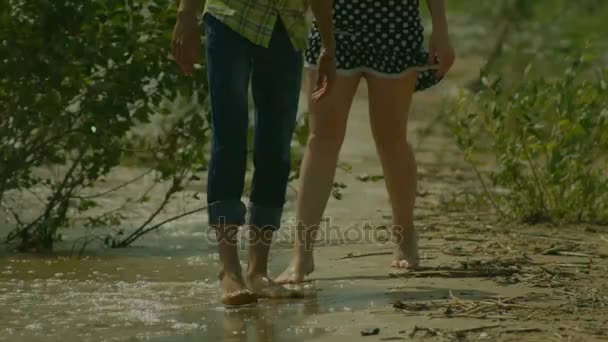 Couple Walk Along Beach At sunny summer day — Stock Video