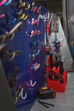 Farklı enstrümanlara sahip araç kutusu-endüstriyel konsept