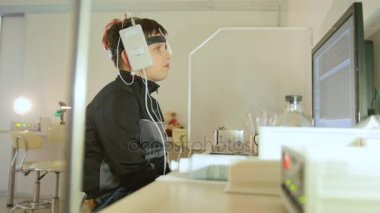 -İzlemek için elektrotlar kafa seyir üzerinde boy - sağlık çocuk tanılama araştırma göz hastalıkları Kliniği