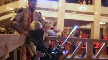 Kazan, Rusya Federasyonu - 18 Şubat 2017: eğitmen knight, tarihi ortaçağ savaş Hmb - 