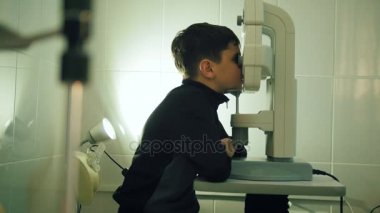 Çocuk göz vizyon göz hastalıkları Kliniği denetler - yakın çekim