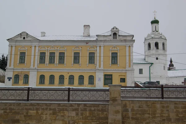 KAZAN, RÚSSIA, 3 DE DEZEMBRO DE 2016, fachada do mosteiro de São João Batista, horizontal — Fotografia de Stock