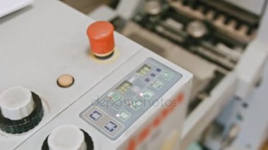 Yalan makinesi sanayi - kırmızı düğmeye ve Zincirleme makara, kaymak shot yazdırma katlama makinesi