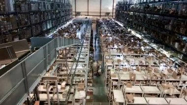 Çok düzeyli depo rafları, ilaç üretim düzenlenmiş karton kutular ile