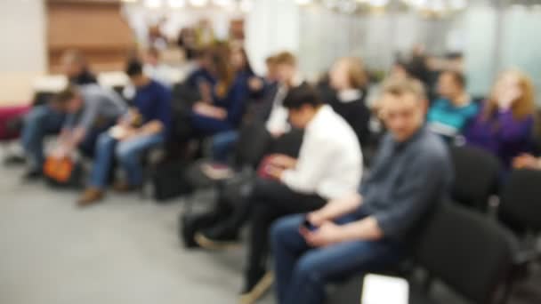 Contesto confuso - riunione di lavoro - un sacco di persone sedute a un seminario o conferenze - time-lapse — Video Stock