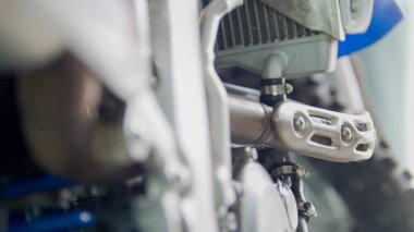 Enduro motosiklet, motor yakın