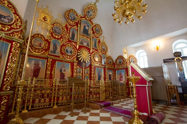 Kazan, Russie, 9 février 2017, ikons à l'intérieur de l'église du monastère de Zilant - le plus ancien bâtiment orthodoxe — Photo