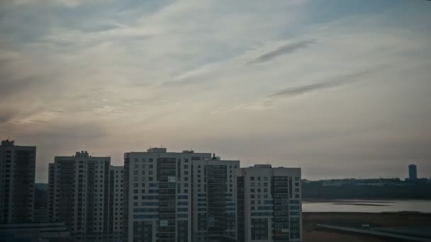 市街のスカイラインの日の出。タイムラプス — ストック動画